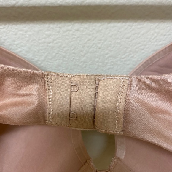 Victoria's Secret Plunge Bra - Picture 3 of 4